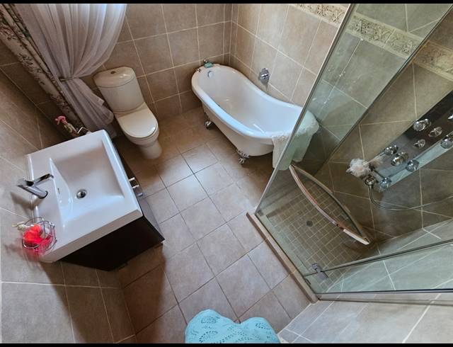 5 BEDROOM HOUSE FOR SALE IN SAFARI GARDENS